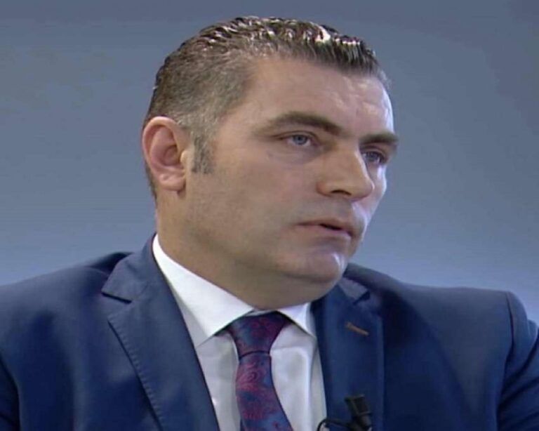 Akademiku Kosovar: Ka pasë hoxhollarë rus që kanë fol shqip, u kanë thënë shkoni në xhami e jo në shkollë